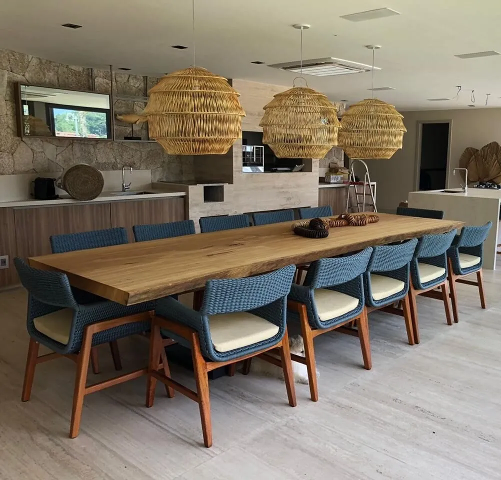 Conjunto de Mesa de Jantar de Madeira e Cadeira Rúbias